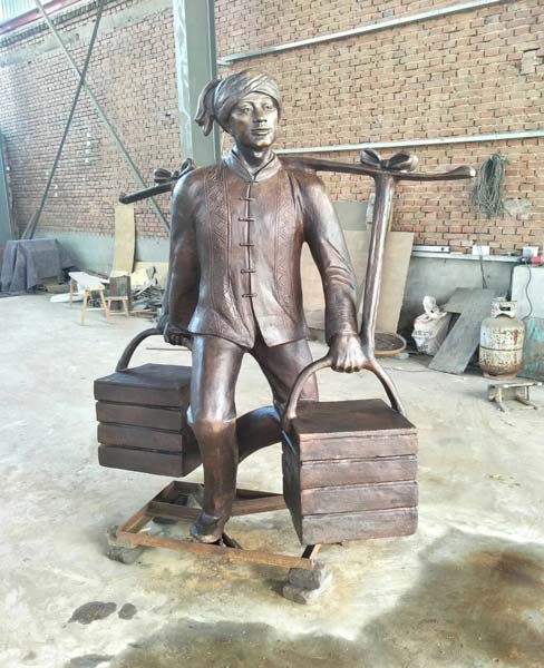 安徽雕塑公司簡(jiǎn)述在設(shè)計(jì)雕塑工藝時(shí)都需要注意什么