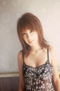 扒开美女内裤直流白浆